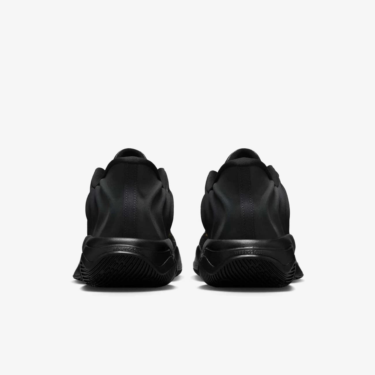 Tênis Nike Giannis Immortality 4 Masculino - Preto/Ouro