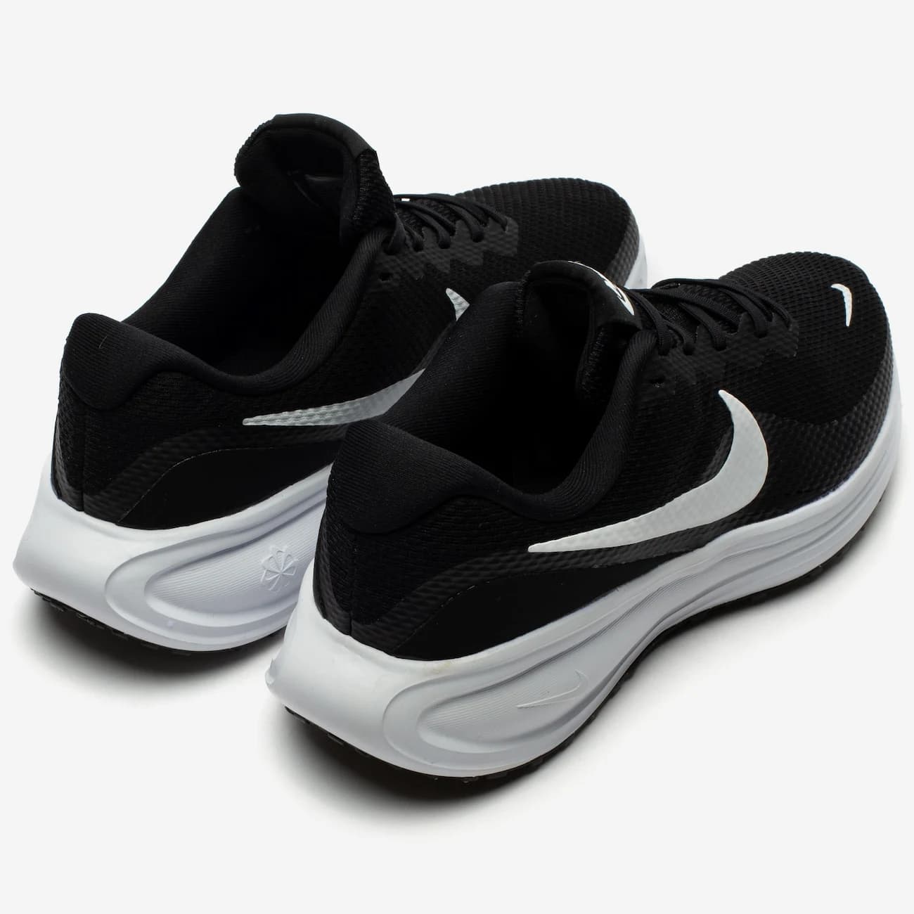 Tênis Masculino Nike Revolution 8 - Preto/Branco