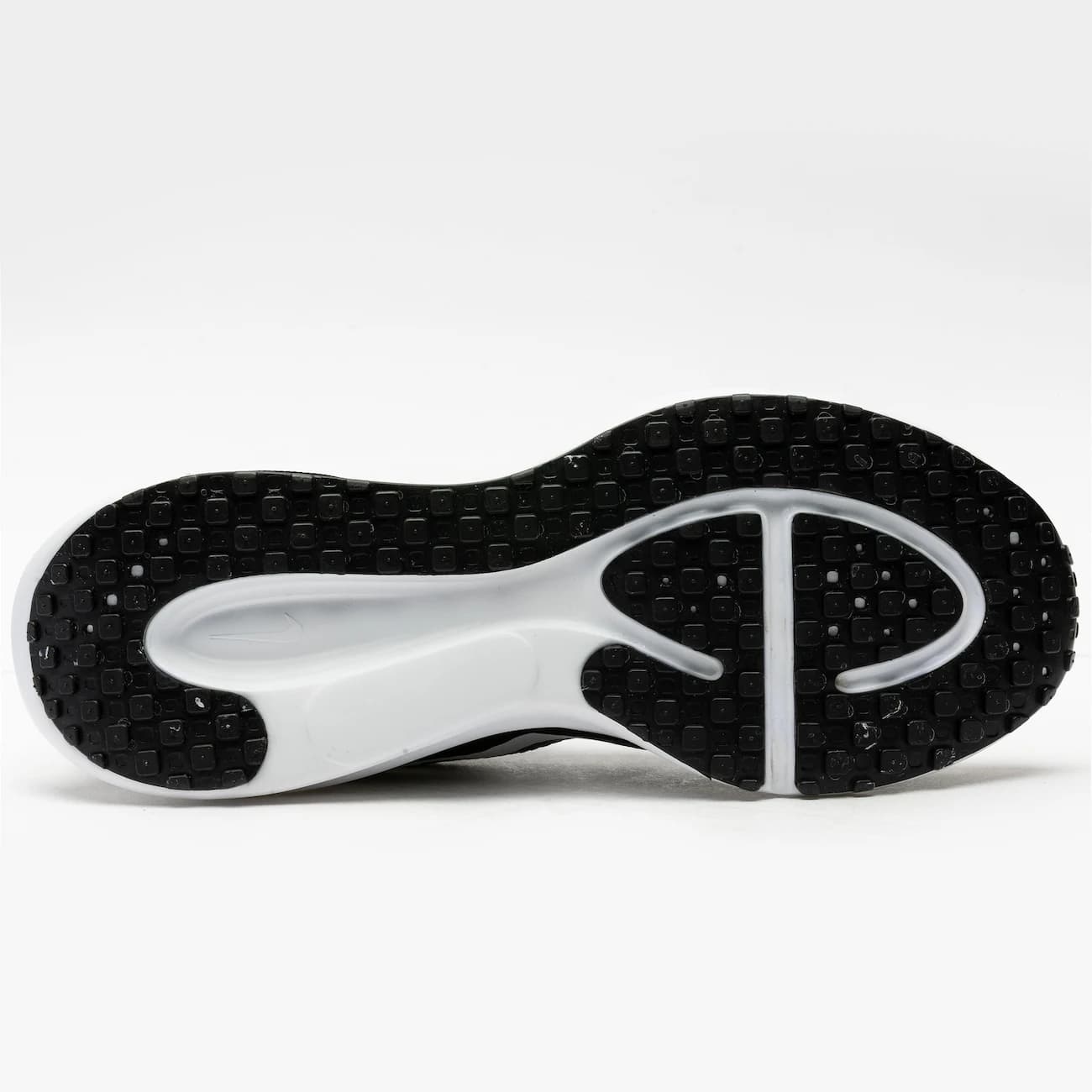 Tênis Feminino Nike Revolution 8 - Preto/Branco