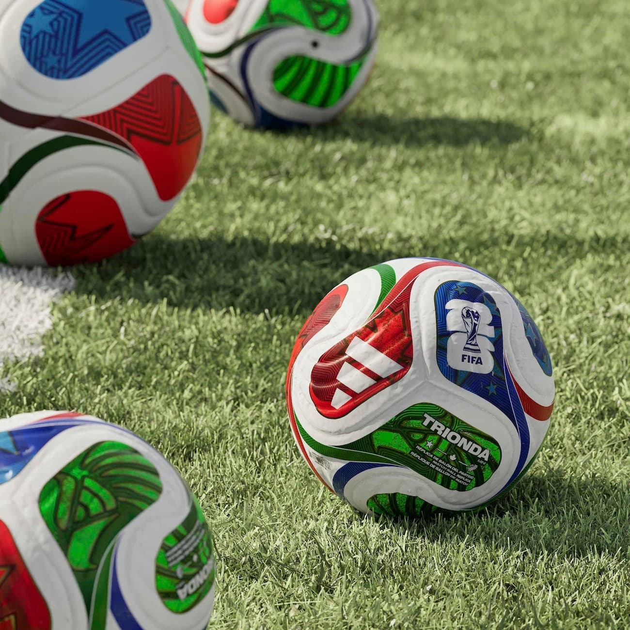 Mini Bola adidas Trionda Oficial da Copa do Mundo FIFA 2026 - Branco