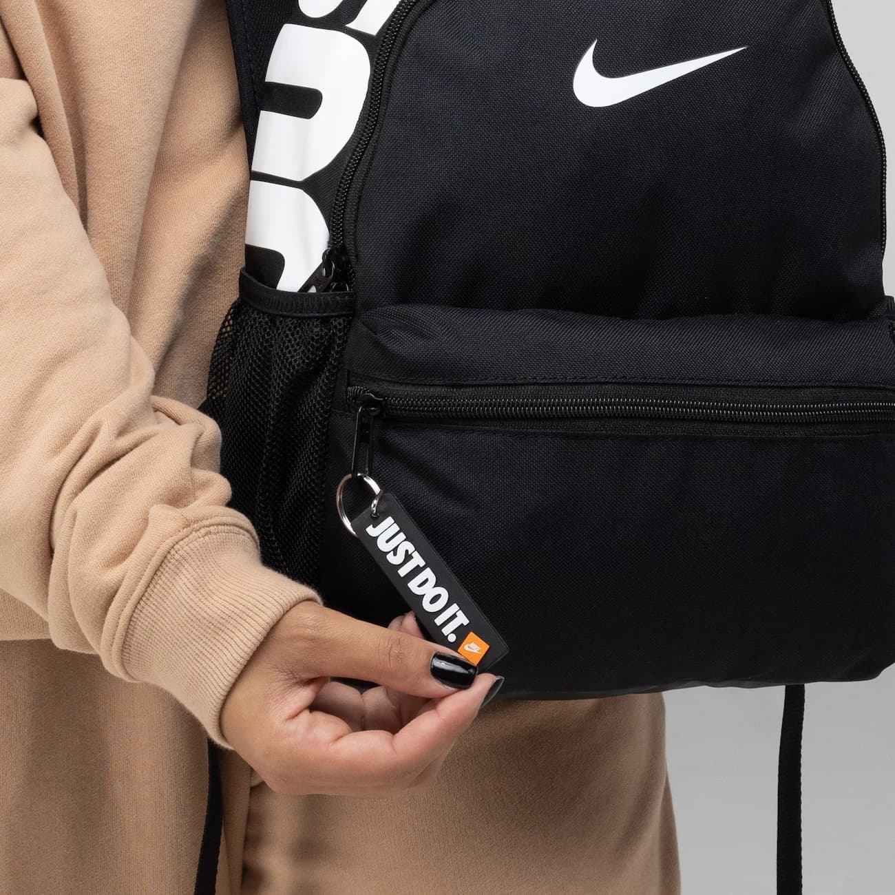 Mini Mochila Nike Brasilia JDI BKPK - 11 Litros - Preto/Branco