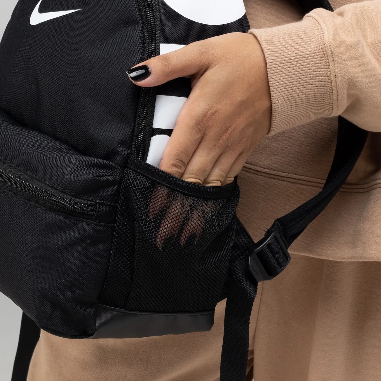 Mini Mochila Nike Brasilia JDI BKPK - 11 Litros - Preto/Branco