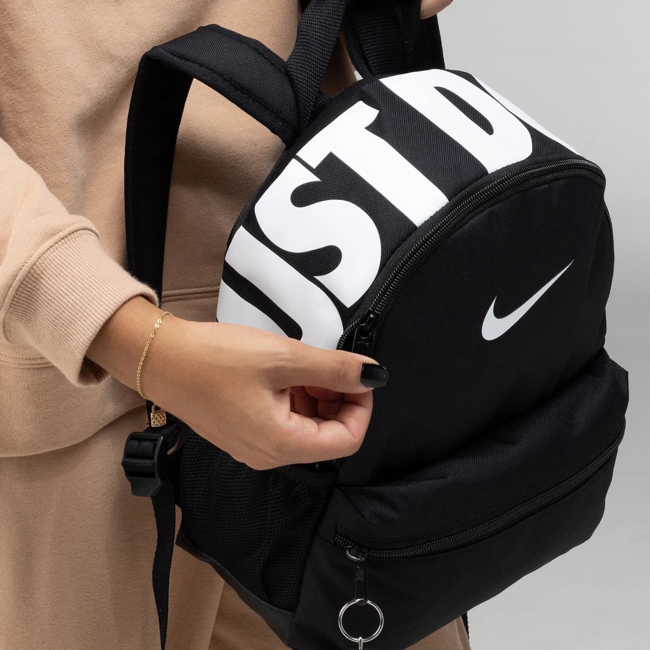 Mini Mochila Nike Brasilia JDI BKPK - 11 Litros - Preto/Branco